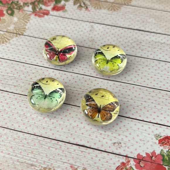 🦋Set of 4 Butterfly Imagery Magnets - Picture 1 of 5
